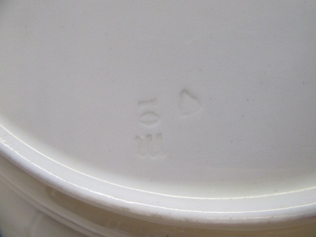 A SET OF TWELVE ROYAL WORCESTER VITREOUS CHINA PLATES Image