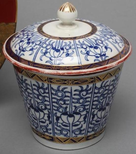 A ROYAL WORCESTER PLATE Image