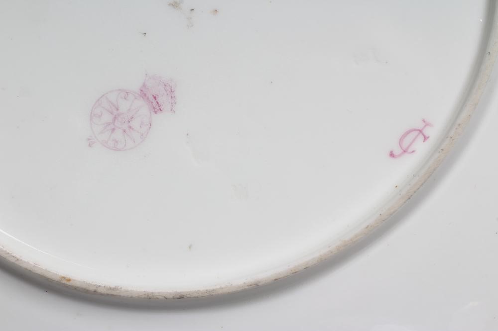 A ROYAL WORCESTER PLATE Image