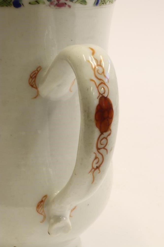 A CHINESE PORCELAIN MUG Image