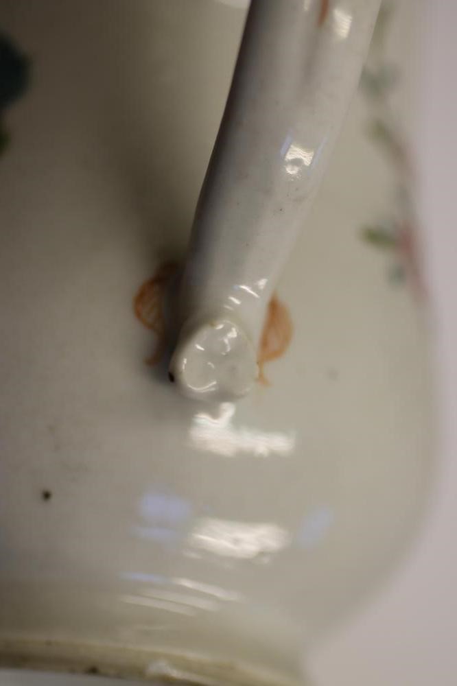 A CHINESE PORCELAIN MUG Image