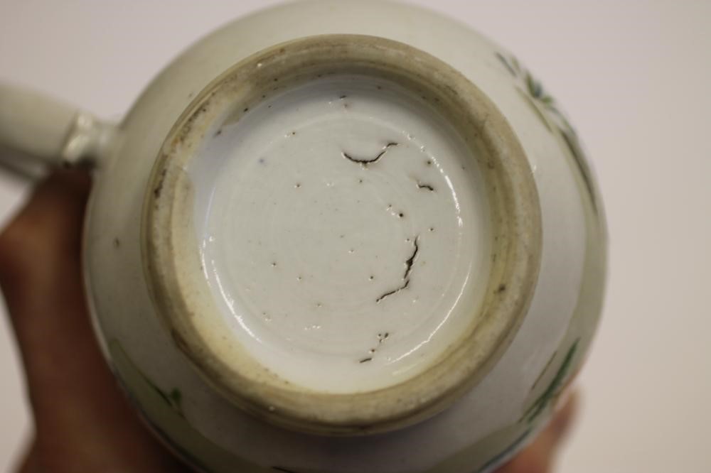 A CHINESE PORCELAIN MUG Image