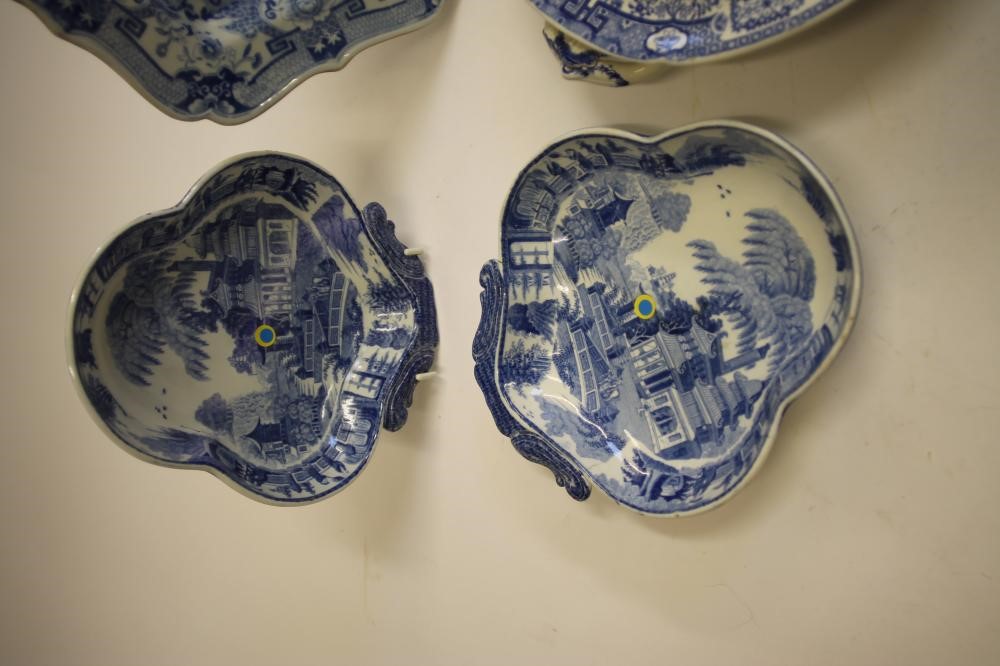A QUANTITY OF BLUE AND WHITE PRINTED EARTHENWARE ITEMS including a "Piccolo Bent" dessert dish Image