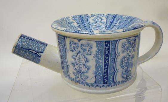 A BLUE AND WHITE PRINTED EARTHENWARE SPITTOON Image