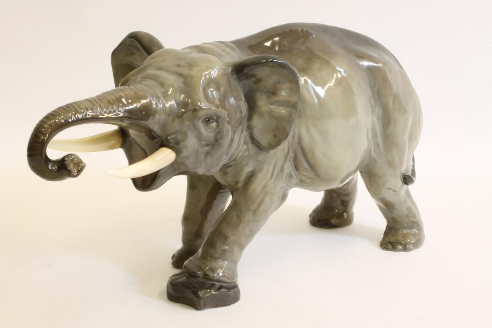 A ROYAL DOULTON EARTHENWARE LARGE MODEL OF AN ELEPHANT Image