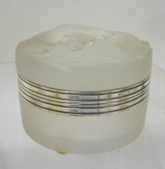 A LALIQUE FROSTED CLEAR GLASS DRESSING TABLE BOX Image