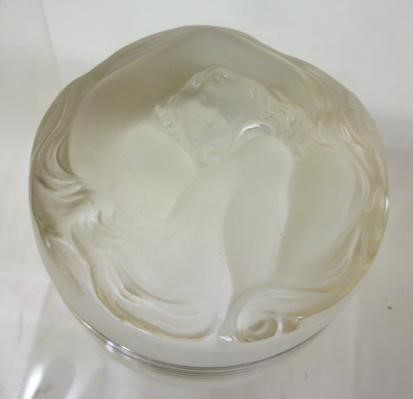 A LALIQUE FROSTED CLEAR GLASS DRESSING TABLE BOX Image