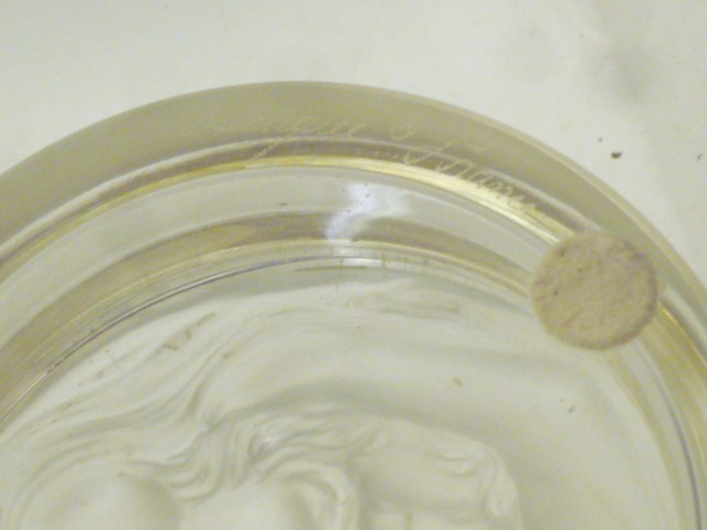 A LALIQUE FROSTED CLEAR GLASS DRESSING TABLE BOX Image