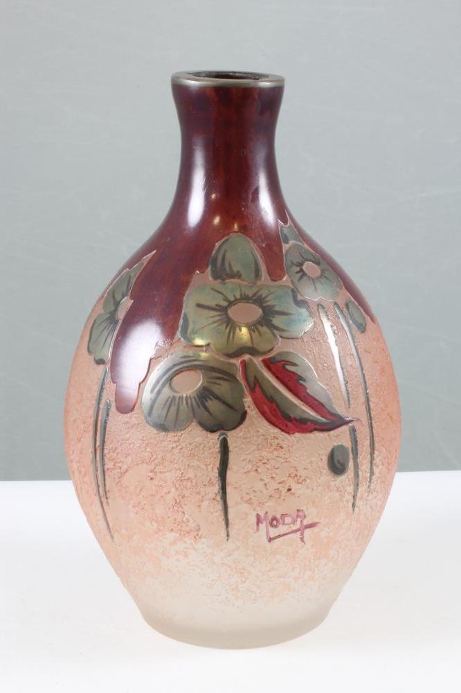 A MODA CAMEO GLASS VASE Image