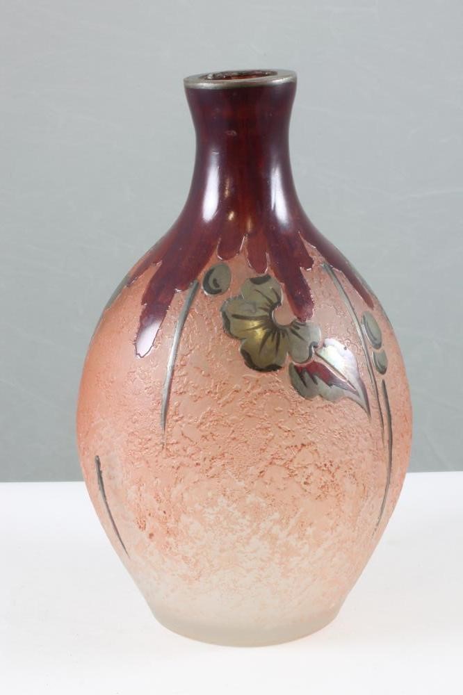 A MODA CAMEO GLASS VASE Image