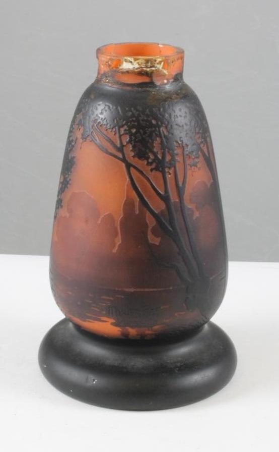 A MULLER FRERES LUNEVILLE CAMEO GLASS LAMP BASE Image