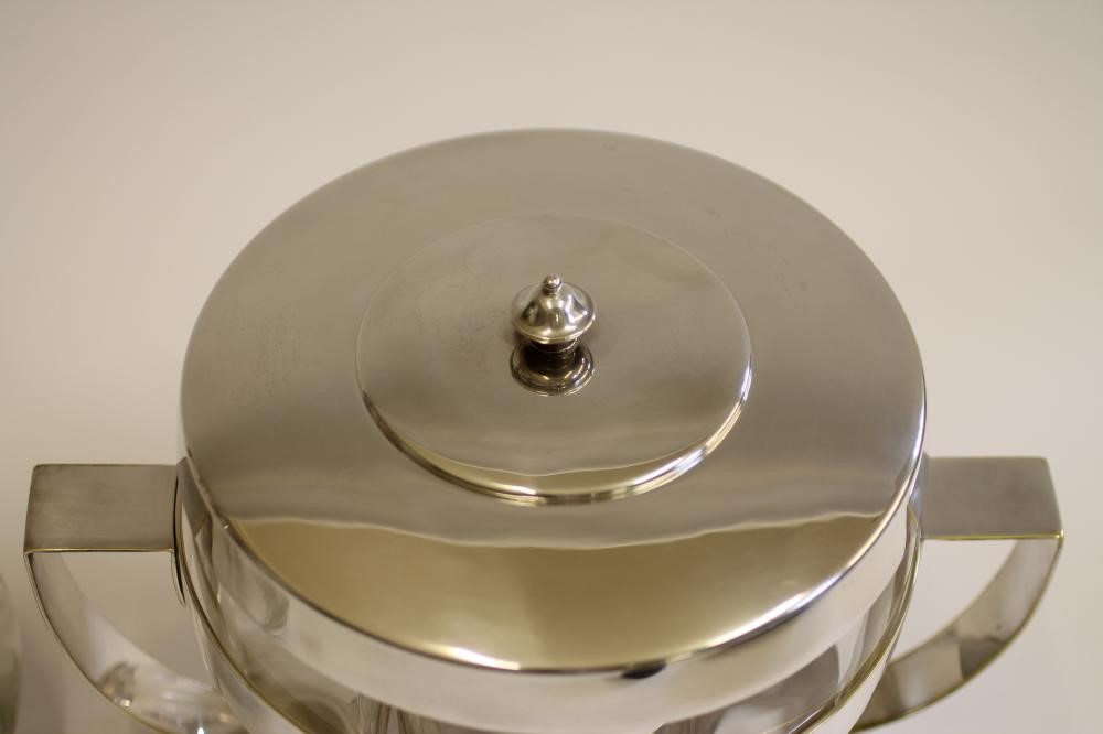 AN ART DECO SILVER PLATED ICE JUG AND BUCKET Image