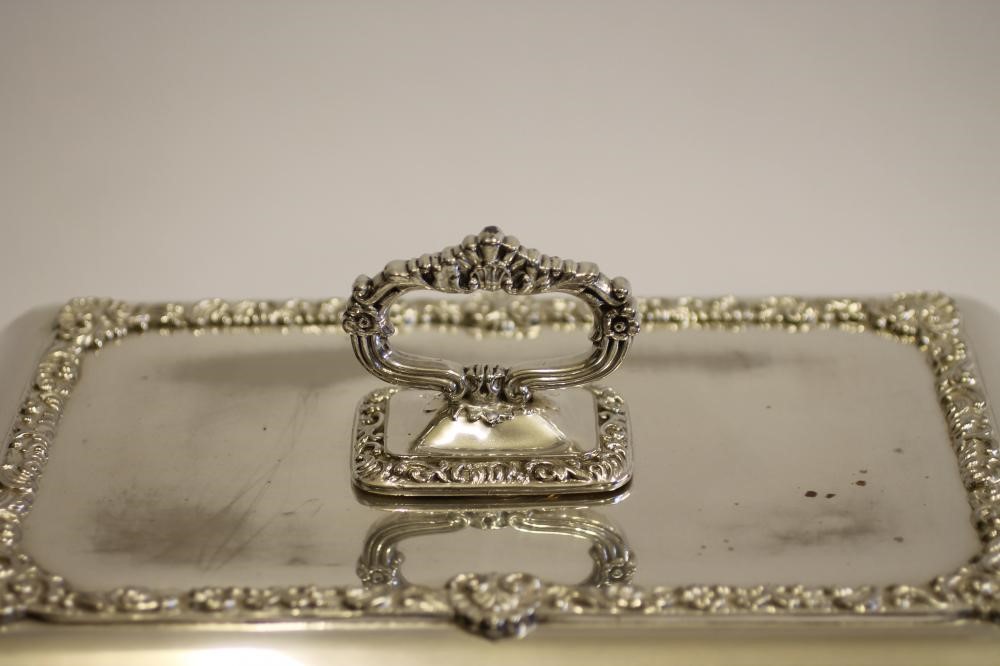 A SILVER PLATED EARLY VICTORIAN STYLE CHAFING DISH Image