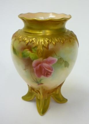A ROYAL WORCESTER HADLEY PORCELAIN VASE Image