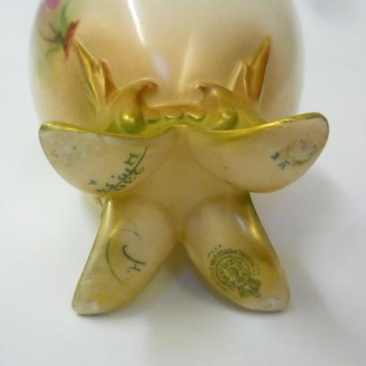 A ROYAL WORCESTER HADLEY PORCELAIN VASE Image