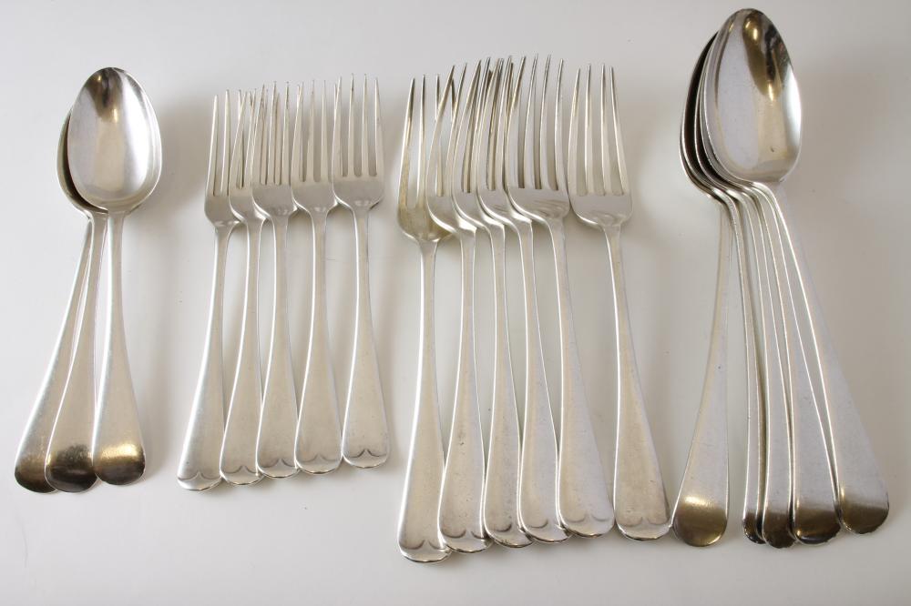 A SILVER COMPOSITE PART TABLE SERVICE Image