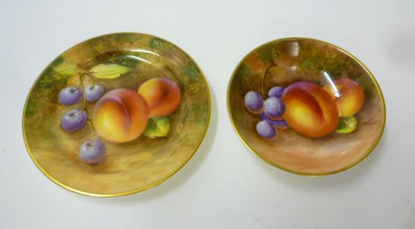 A ROYAL WORCESTER PORCELAIN MINIATURE PLATE Image
