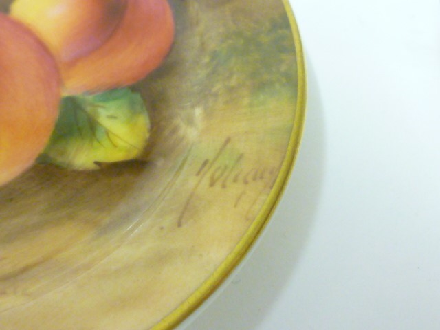 A ROYAL WORCESTER PORCELAIN MINIATURE PLATE Image