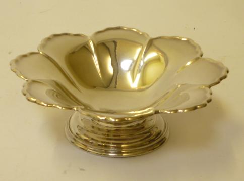 A SILVER SWEETMEAT DISH Image