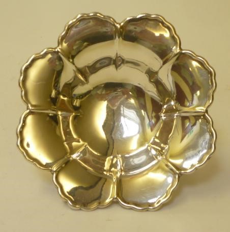 A SILVER SWEETMEAT DISH Image
