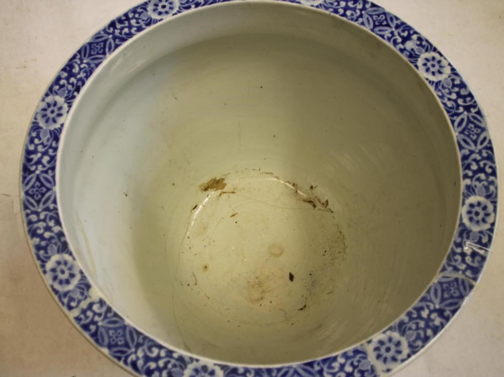 A MASSIVE JAPANESE PORCELAIN JARDINIERE Image