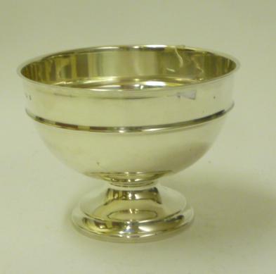 A SILVER LOW PEDESTAL ROSEBOWL Image