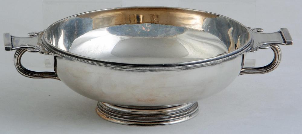 AN EARLY GEORGE V SILVER LARGE QUAICHE Image