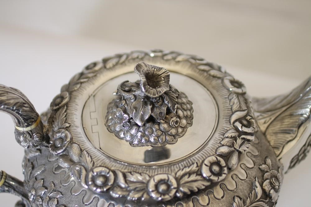 A COMPOSITE WILLIAM IV IRISH SILVER THREE PIECE TEA SERVICE Image