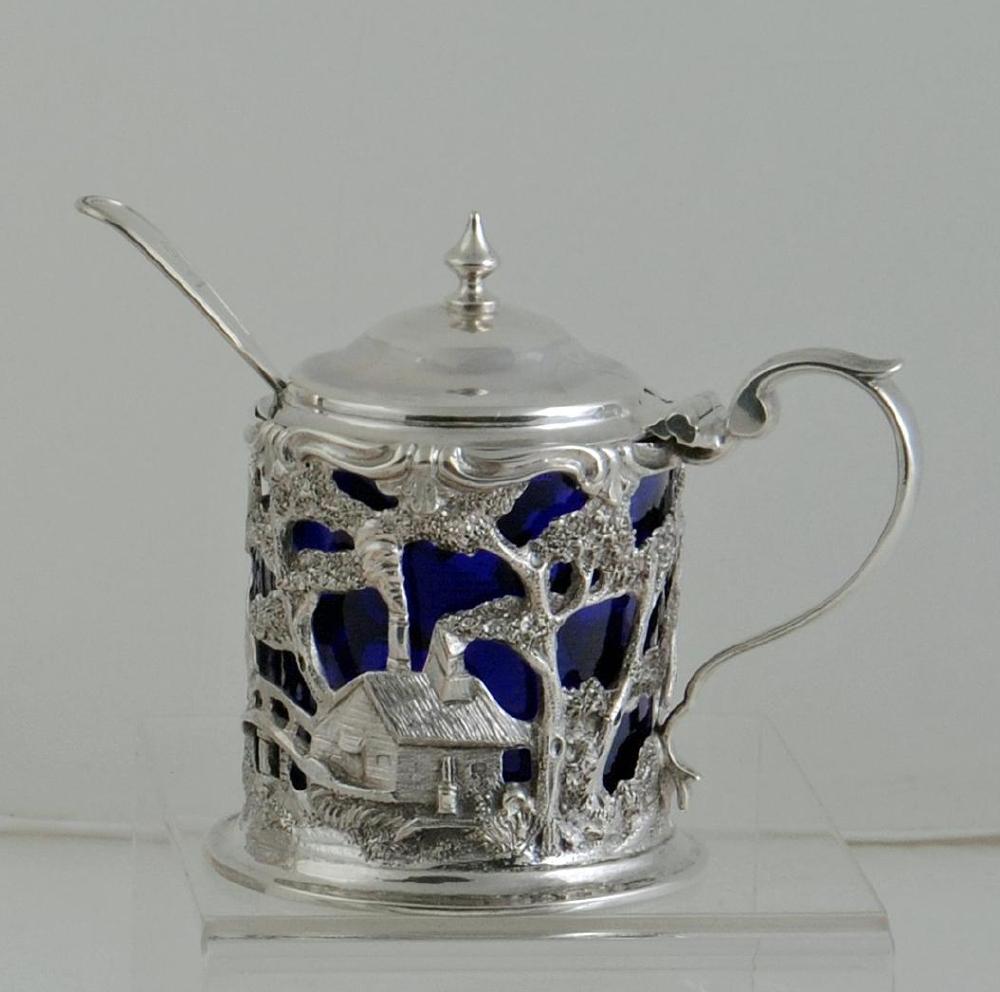 AN EARLY VICTORIAN SILVER DRUM MUSTARD Image