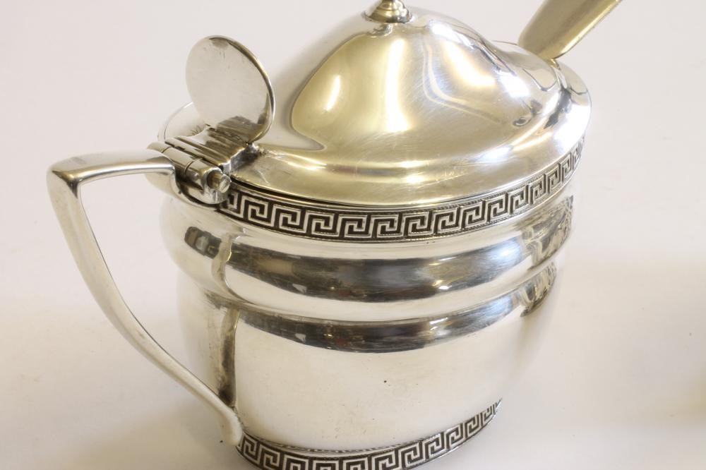 A GEORGE III SILVER MUSTARD POT Image