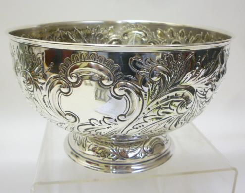 A LATE VICTORIAN SILVER ROSE BOWL Image
