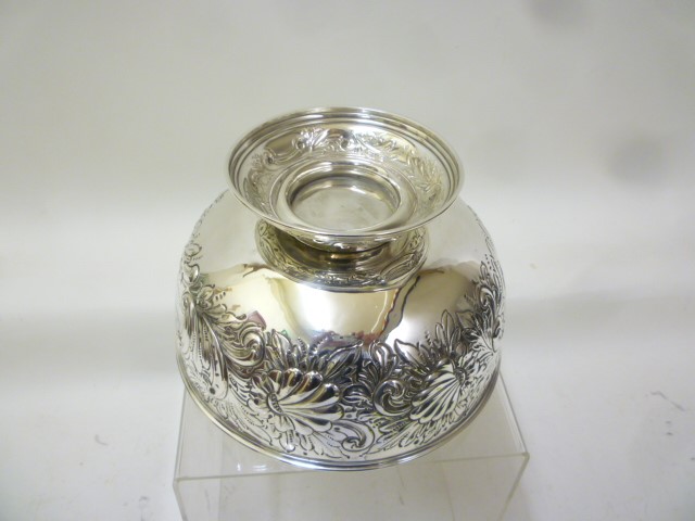 A LATE VICTORIAN SILVER ROSE BOWL Image