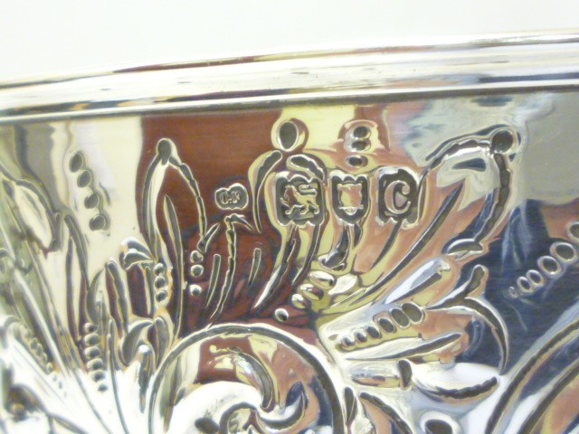A LATE VICTORIAN SILVER ROSE BOWL Image