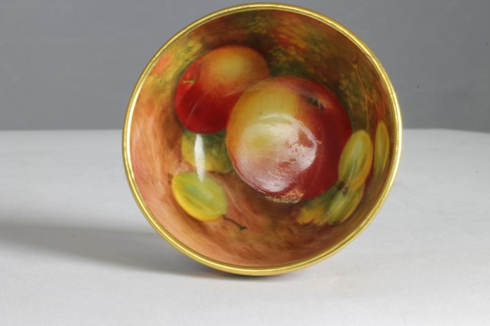 A ROYAL WORCESTER PORCELAIN SMALL BOWL Image