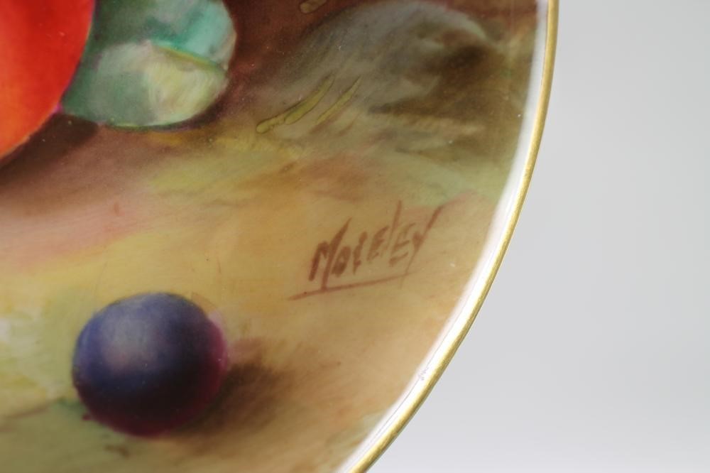 A ROYAL WORCESTER PORCELAIN SHALLOW BOWL Image
