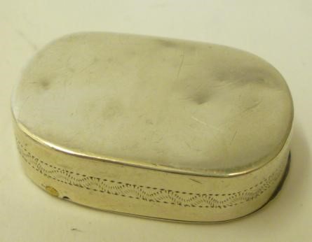 A LATE GEORGE III SILVER SMALL SNUFF BOX Image