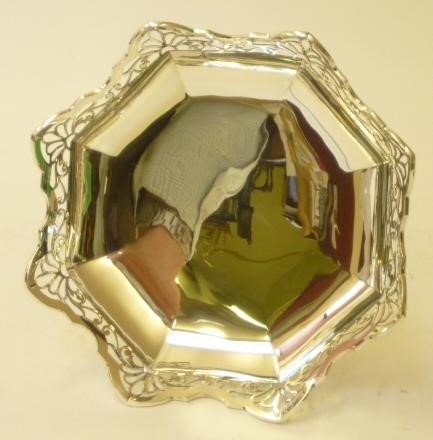 AN EDWARDIAN SILVER PEDESTAL SWEETMEAT DISH Image