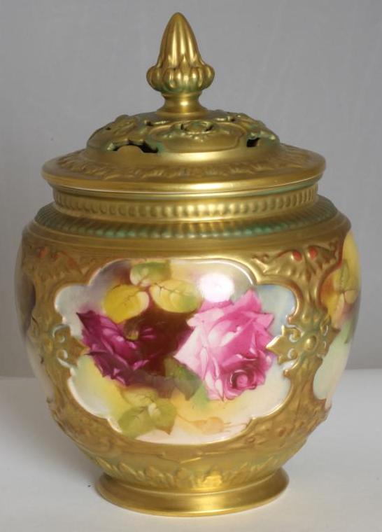A ROYAL WORCESTER PORCELAIN POT POURRI VASE AND COVER Image