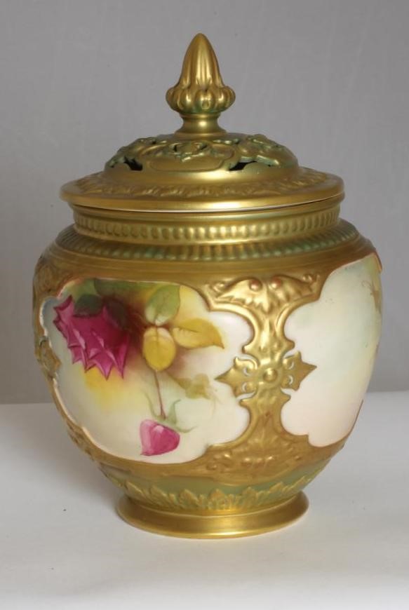 A ROYAL WORCESTER PORCELAIN POT POURRI VASE AND COVER Image