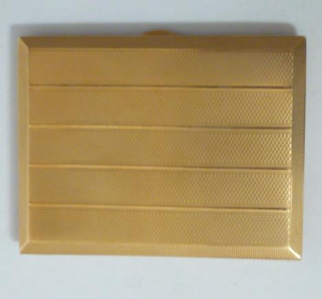 A 9CT GOLD CIGARETTE CASE Image