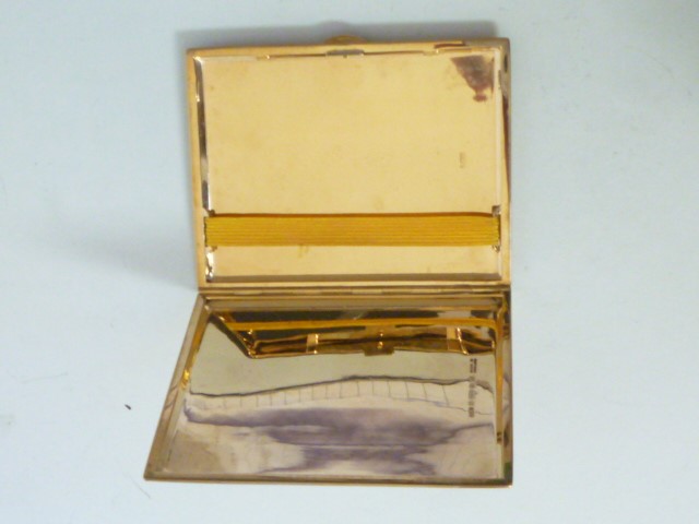 A 9CT GOLD CIGARETTE CASE Image