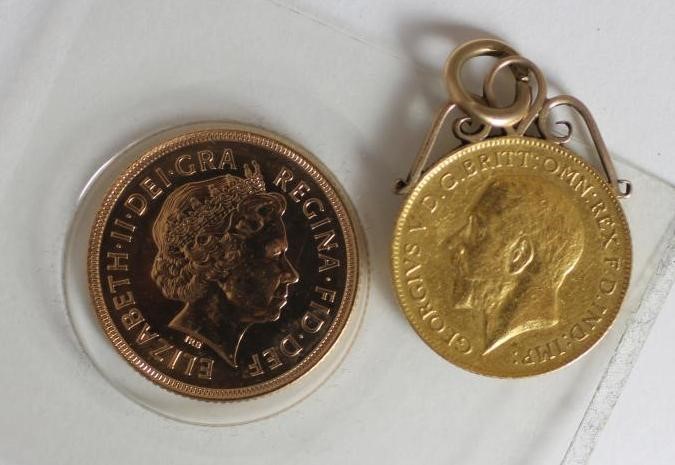 AN ELIZABETH II PROOF GOLD SOVEREIGN 2000 Image