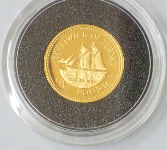 AN ELIZABETH II GOLD PROOF JERSEY £1 Image