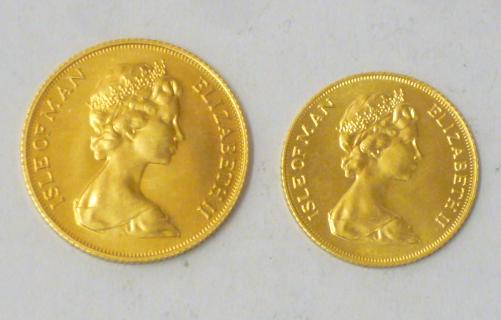 AN ELIZABETH II ISLE OF MAN GOLD SOVEREIGN and half sovereign Image