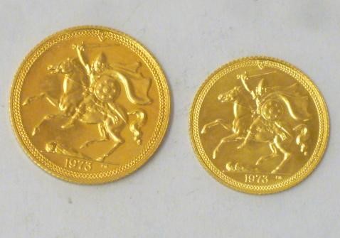 AN ELIZABETH II ISLE OF MAN GOLD SOVEREIGN and half sovereign Image
