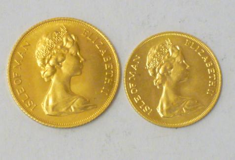 AN ELIZABETH II ISLE OF MAN GOLD SOVEREIGN and half sovereign Image