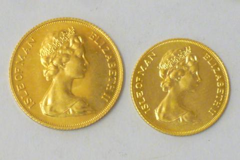 AN ELIZABETH II ISLE OF MAN GOLD SOVEREIGN and half sovereign Image