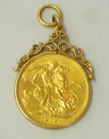 A GEORGE V GOLD SOVEREIGN Image