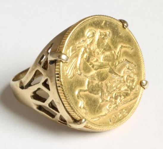 A GEORGE V GOLD SOVEREIGN Image