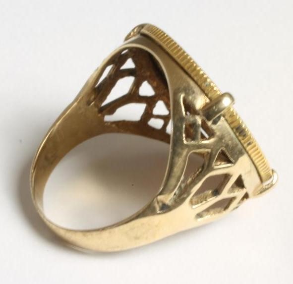 A GEORGE V GOLD SOVEREIGN Image